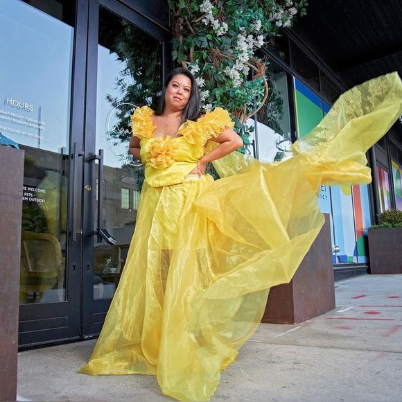 YELLOW CHIFFON TWO PIECE FLORAL 3D FLOWER LONG TRAIN FLOWY PHOTOSHOOT DRESS - Picture 3 of 7